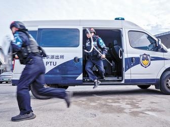 人民警察，整体换装！