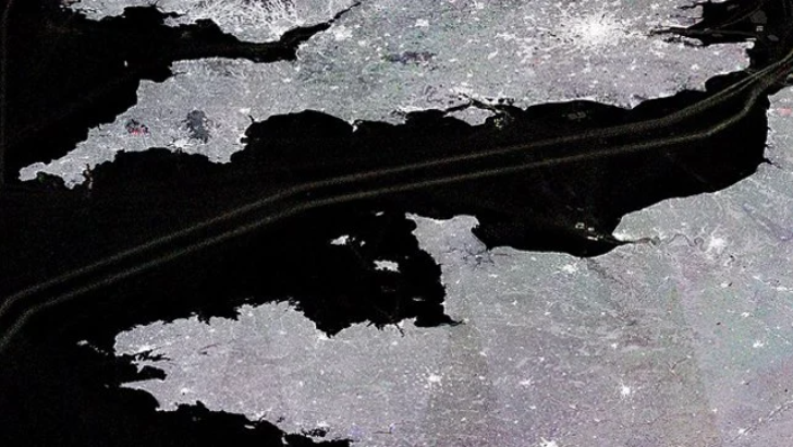 24个集装箱落水！两艘货船“遇险”，严重冬季风暴席卷英吉利海峡