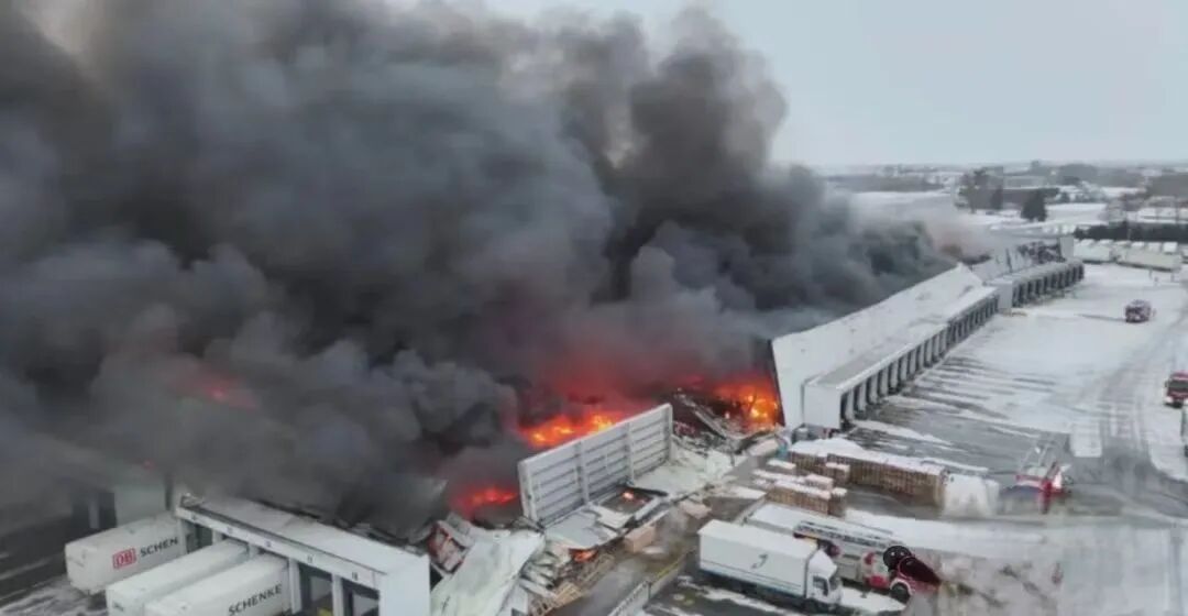 突发！11000平米大型欧洲海外仓起火